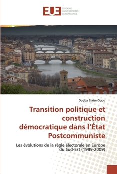 Paperback Transition politique et construction démocratique dans l'État Postcommuniste [French] Book