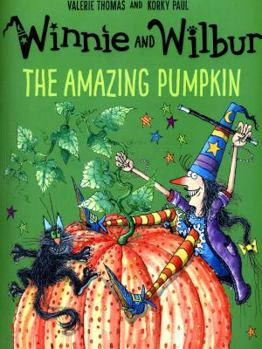 Paperback Winnie and Wilbur: The Amazing Pumpkin Book