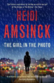 Paperback The Girl in the Photo Book