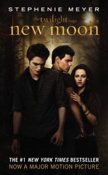 Paperback New Moon (The Twilight Saga, Book 2) Book