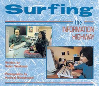 Paperback Surfing the information highway (Wonder world V) Book