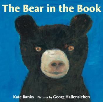 Hardcover The Bear in the Book