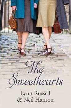 Hardcover The Sweethearts [Large Print] Book