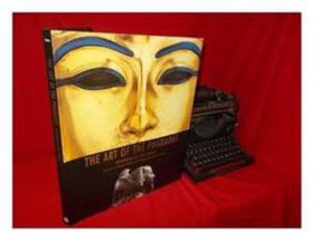 Hardcover The Art of the Pharaohs: Introduced by Zahi Hawass Book