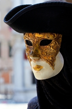 Paperback Venezianisches Notizbuch: F?r alle Liebhaber des venezianischen Karnevals! / 100 leere Seiten mit Masken-Deko als Notizheft / Ein wunderbares Ge [German] Book
