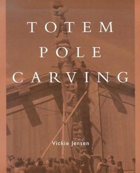 Paperback Totem Pole Carving: Bringing a Log to Life Book