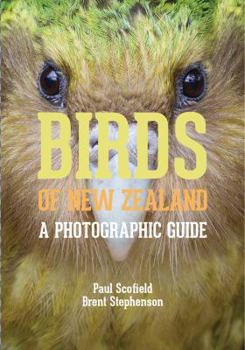 Paperback Birds of New Zealand: A Photographic Guide Book