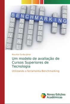 Paperback Um modelo de avaliação de Cursos Superiores de Tecnologia [Portuguese] Book