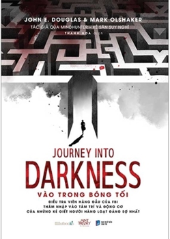 Paperback Journey Into Darkness [Vietnamese] Book