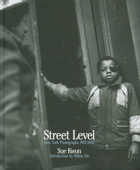 Hardcover Sue Kwon: Street Level: New York Photographs 1987-2007 Book