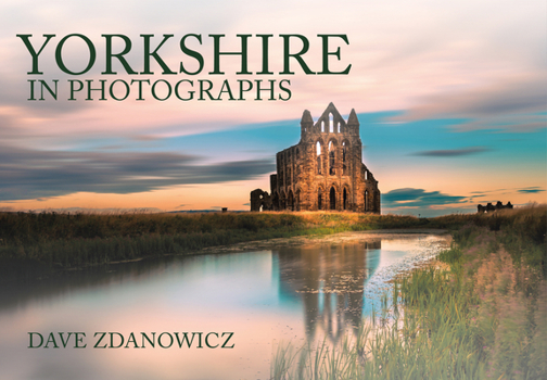 Paperback Yorkshire in Photographs Book