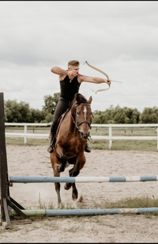 Paperback The Right Time To Act Book