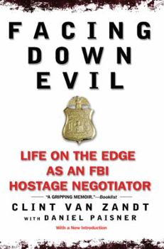 Paperback Facing Down Evil: Life on the Edge as an FBI Hostage Negotiator Book