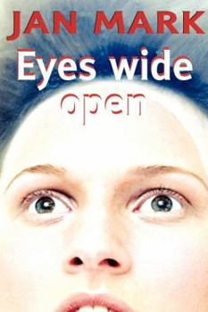 Paperback Eyes Wide Open [Large Print] Book