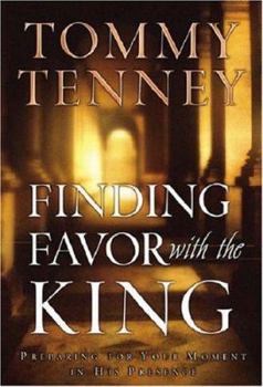 Paperback Finding Favor with the King: Preparing for Your Moment in His Presence Book