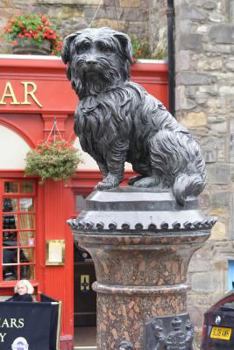 Paperback Greyfriars Bobby Dog Statue in Edinburgh Scotland Journal: 150 Page Lined Notebook/Diary Book