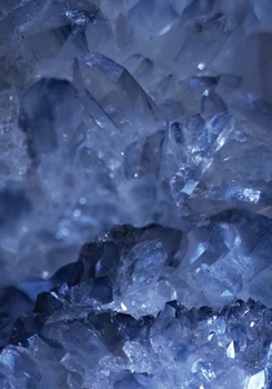 Yearless Weekly Planner - Aura Quartz: (7 x 10) Including: 2020, 2021, & 2022 Calendars (Crystal Photography)