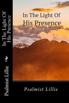 Paperback In The Light Of His Presence: Manifested Presence Book