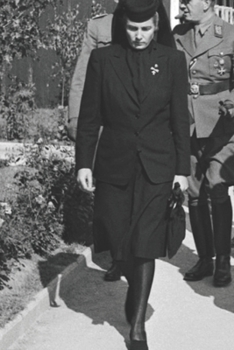 DAMA EN NEGRO (Galician Edition)