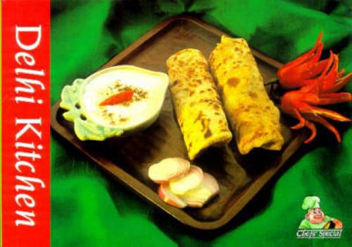 Paperback Delhi Kitchen / Favourite North Indian Recipes Book