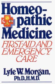 Paperback Homeopathic Medicine:: First Aid and Emergency Care Book