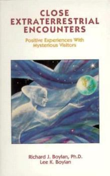Paperback Close Extraterrestrial Encounters: Positive Experiences With Mysterious Visitors Book
