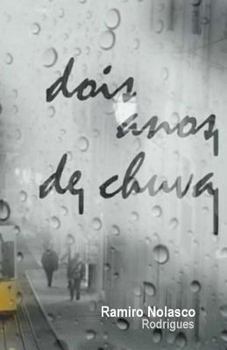 Paperback dois anos de chuva [Portuguese] Book