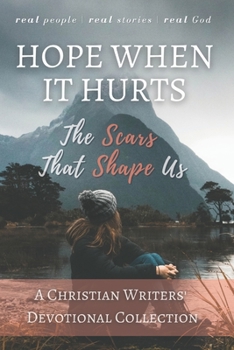 Paperback Hope When it Hurts: The Scars that Shape Us: A Christian Writers' Collection (LARGE PRINT EDITION) [Large Print] Book