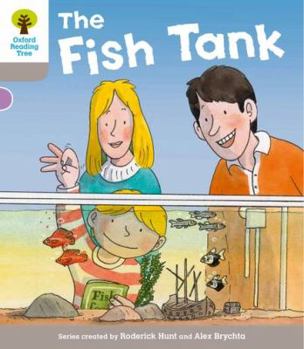 Paperback Oxford Reading Tree: Level 1 More a Decode and Develop the Fish Tank Book