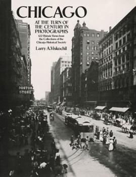 Paperback Chicago at the Turn of the Century in Photographs: 122 Historic Views from the Collections of the Chicago Historical Society [Large Print] Book