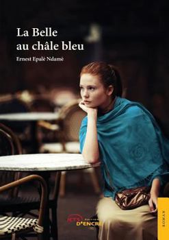 Paperback La Belle au châle bleu [French] Book