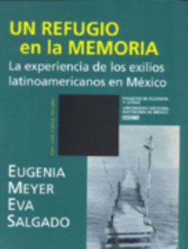 Paperback UN Refugio En LA Memoria (Spanish Edition) [Spanish] Book