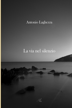 Paperback La via nel silenzio [Italian] Book