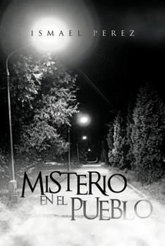 Paperback Misterio En El Pueblo [Spanish] Book