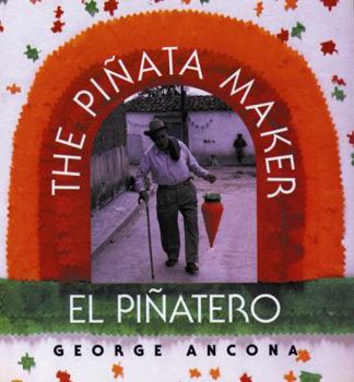 Paperback The Piñata Maker/El Piñatero: Bilingual English-Spanish Book