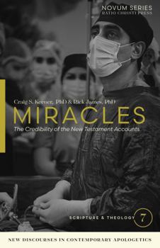 Paperback Miracles : The Credibility of the New Testament Accounts Book