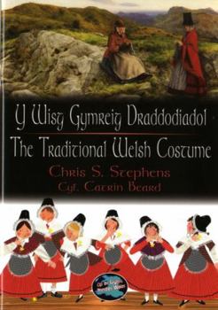 Paperback Y Wisg Gymreig Draddodiadol/The Traditional Welsh Costume Book