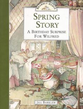 Paperback Spring Story (Brambly Hedge) Book