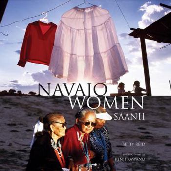 Paperback Navajo Women: Saanii Book