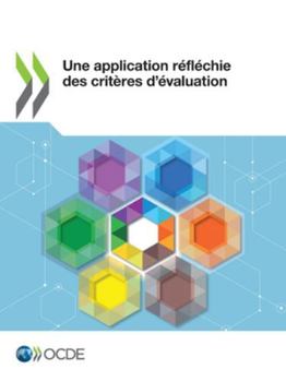 Paperback Une application réfléchie des critères d'évaluation [French] Book