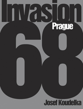 Paperback Josef Koudelka: Invasion 68: Prague Book