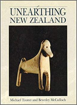 Hardcover UNEARTHING NEW ZEALAND. Book