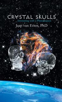 Paperback Crystal Skulls: Interacting with a Phenomenon Book