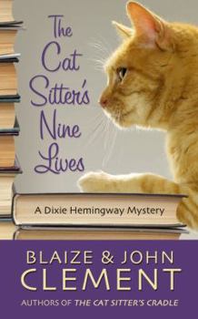 Hardcover The Cat Sitter's Nine Lives [Large Print] Book