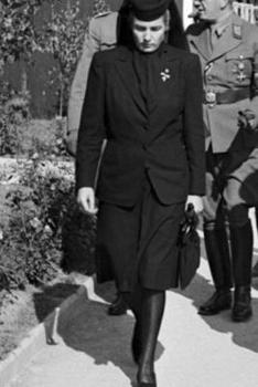 DAMA DE PRETO (Portuguese Edition)