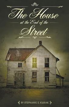 Paperback The House at the End of the Street Book
