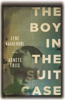 Hardcover The Boy in the Suitcase [Large Print] Book