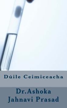 Paperback Dúile Ceimiceacha [Irish] Book
