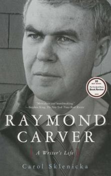 Paperback Raymond Carver: A Writer's Life Book