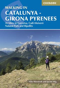 Paperback Walking in Catalunya - Girona Pyrenees Book